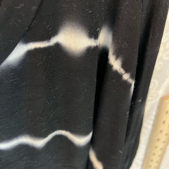 ADORABLE WHITE STRIPE BLACK SHIRT TOP TIE DYE SO COOL M MEDIIM - Picture 8 of 9